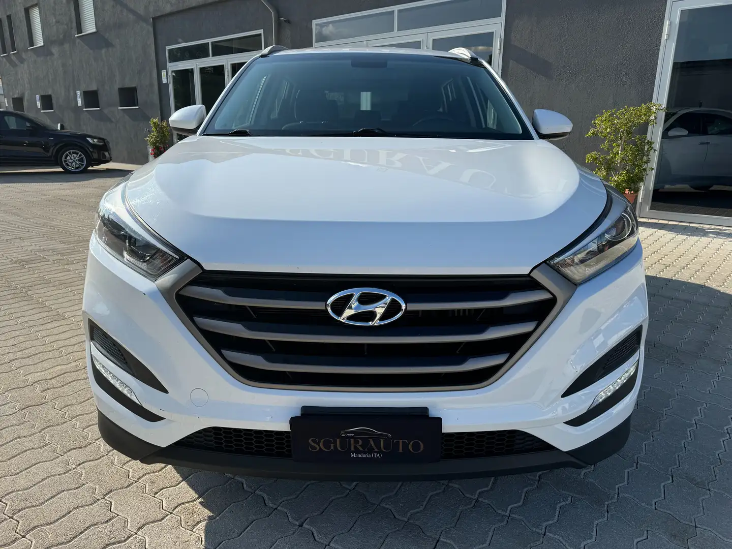Hyundai TUCSON 1.7 CRDI 115CV COMFORT 2017 Bianco - 2