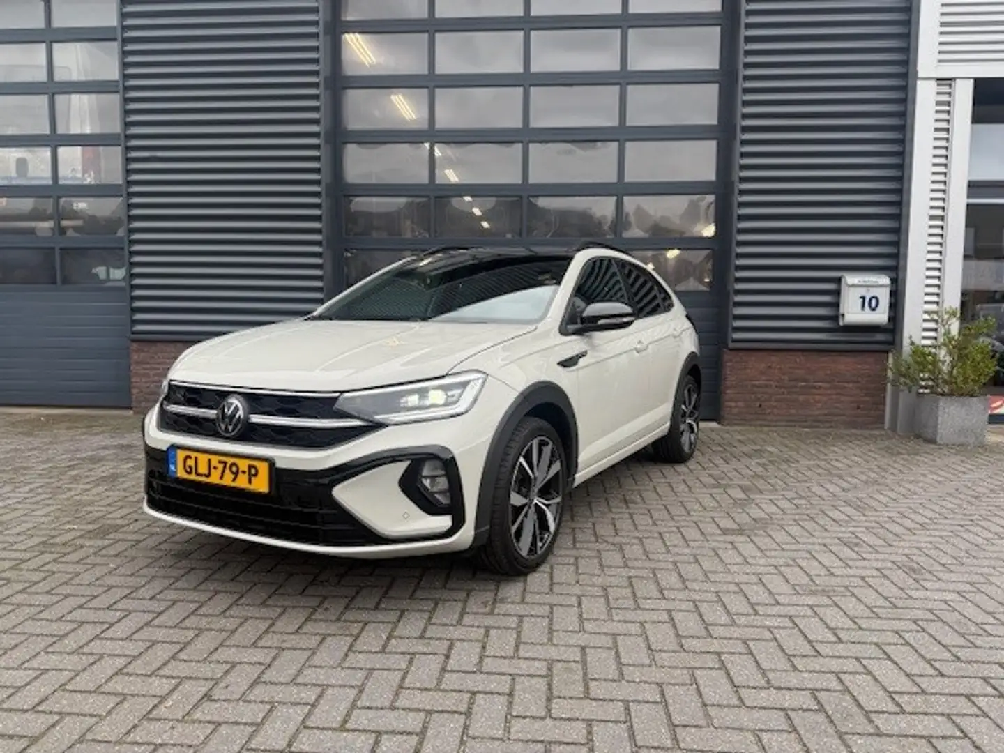Volkswagen Taigo 1.0 TSI R-Line Business Automaat Carplay Stoelverw Grijs - 1