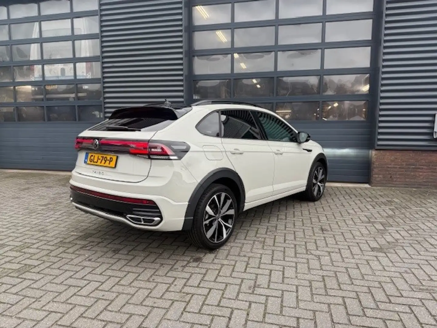Volkswagen Taigo 1.0 TSI R-Line Business Automaat Carplay Stoelverw Grijs - 2