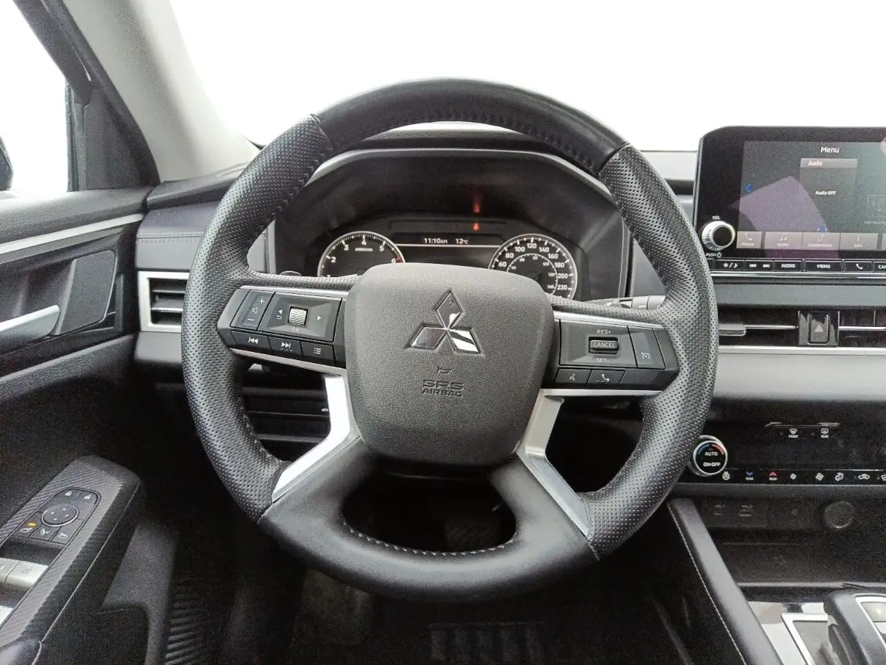 Mitsubishi Outlander photo Mitsubishi Outlander