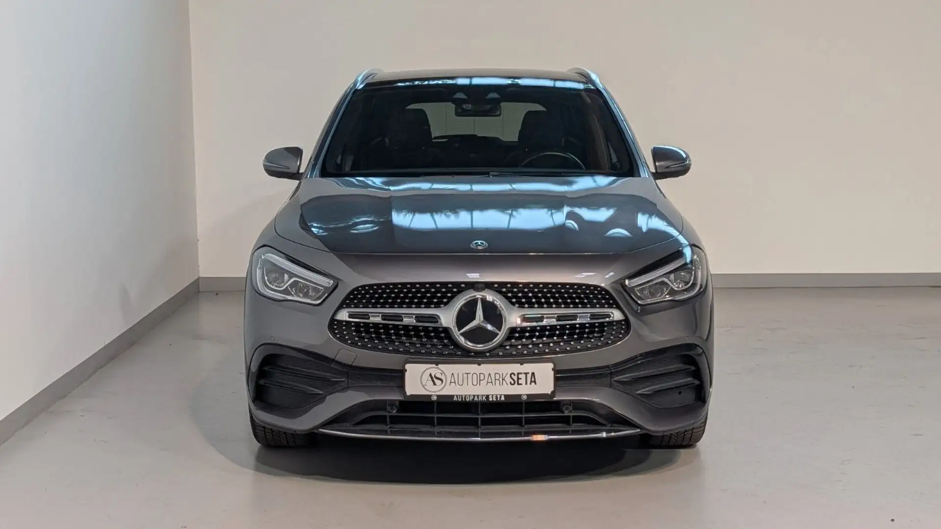 Mercedes-Benz GLA 250 4Matic AMG WIDE*M-BUX*PANO*KAM*SPUR*LED Gris - 2