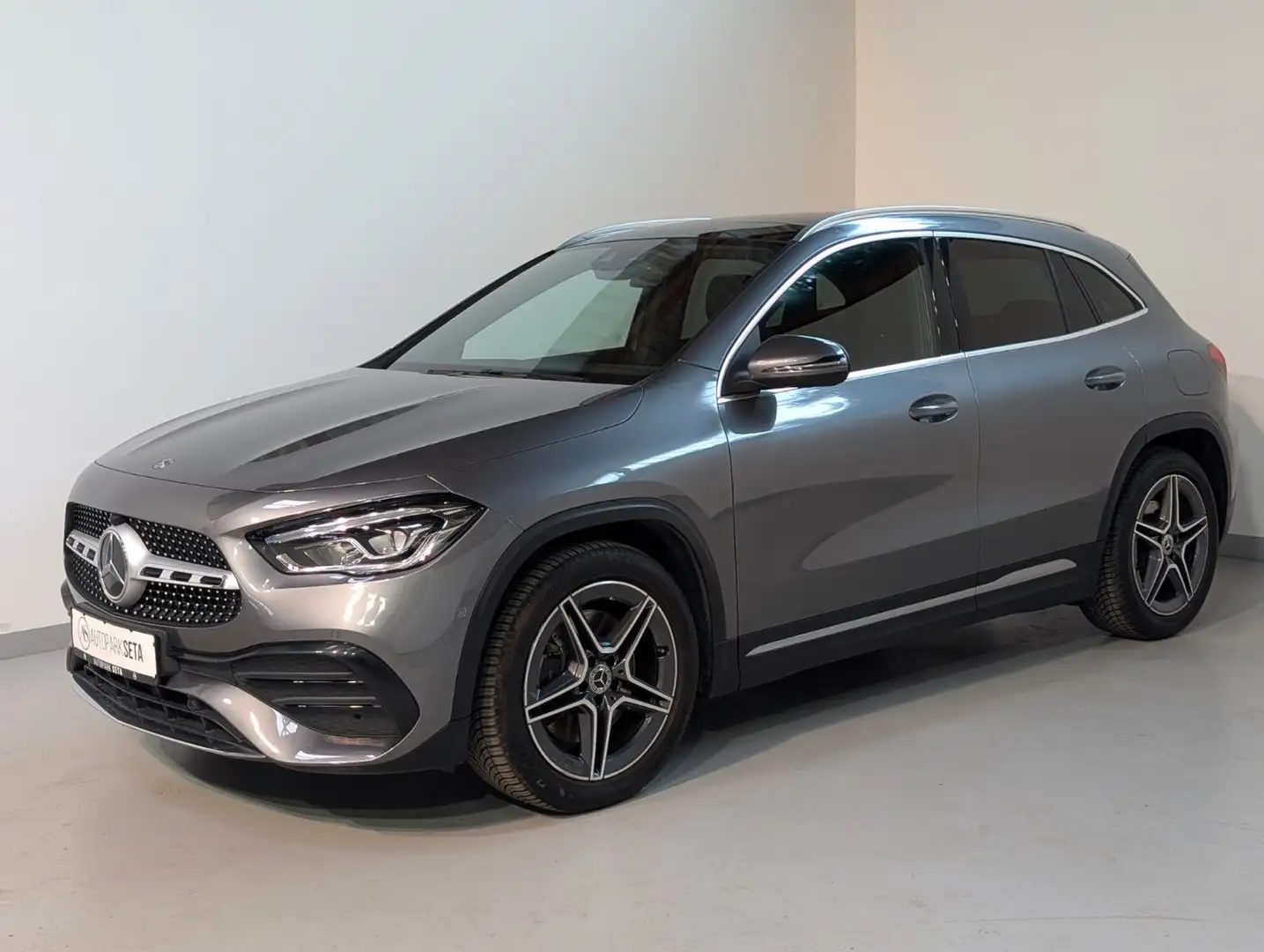 Mercedes-Benz GLA 250 4Matic AMG WIDE*M-BUX*PANO*KAM*SPUR*LED Gris - 1