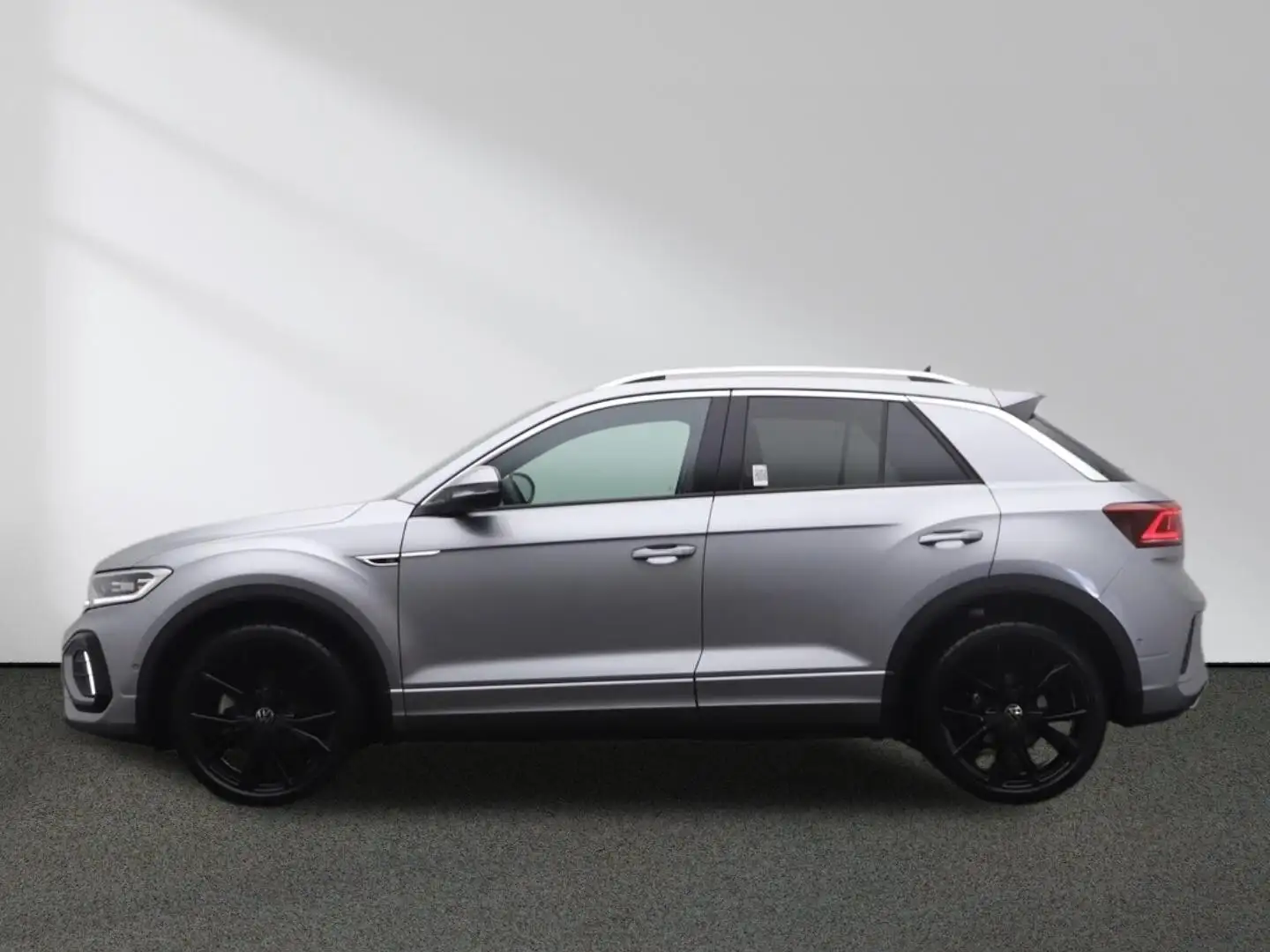 Volkswagen T-Roc R-Line 1.5 TSI CarPlay Matrix-LED AHK Navi Zilver - 2