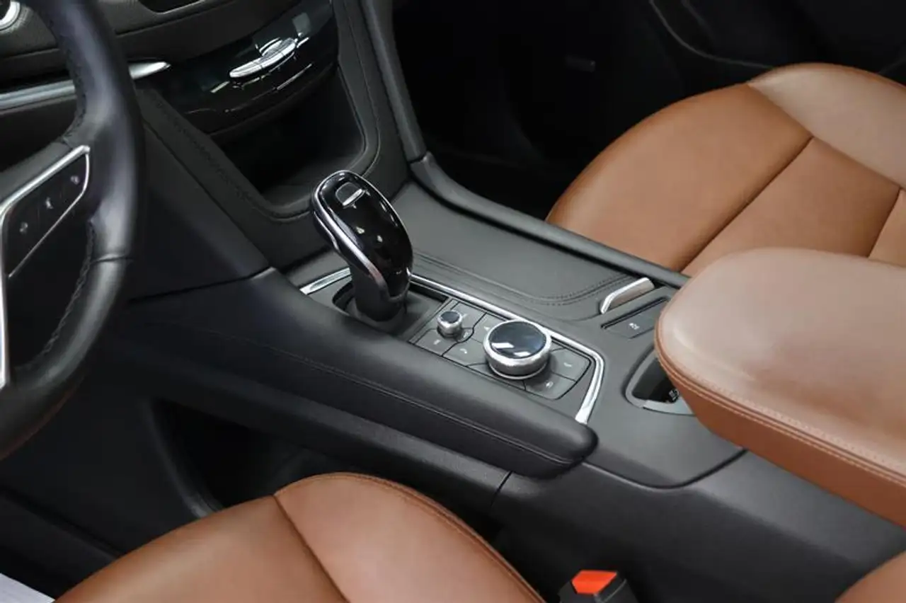 Cadillac XT5 снимка Cadillac XT5