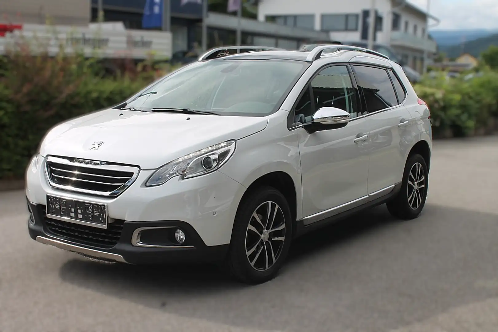 Peugeot 2008 1,6 e-HDi 92 FAP ASG6 Allure Weiß - 1