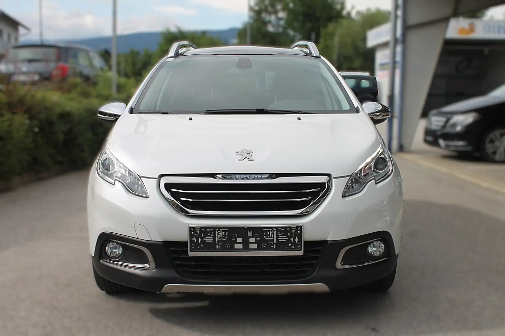 Peugeot 2008 1,6 e-HDi 92 FAP ASG6 Allure Weiß - 2