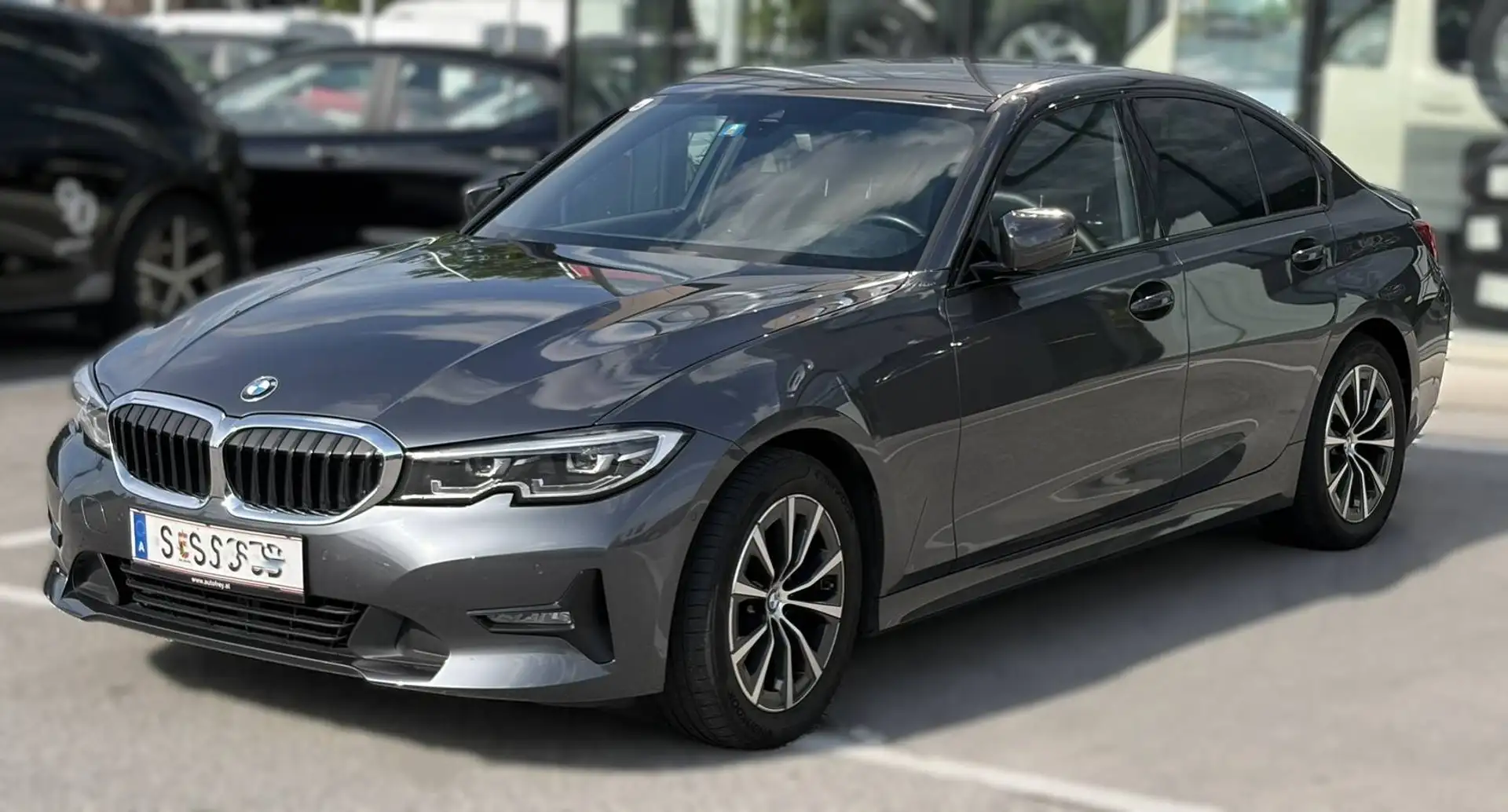 BMW 318 Verkaufe BMW 318d Automatik, Bj 6/2019 mit nur 64.400 km! Nichtraucher, Garagenauto, Servicegepflegt, kein Reparaturstau Grau - 2