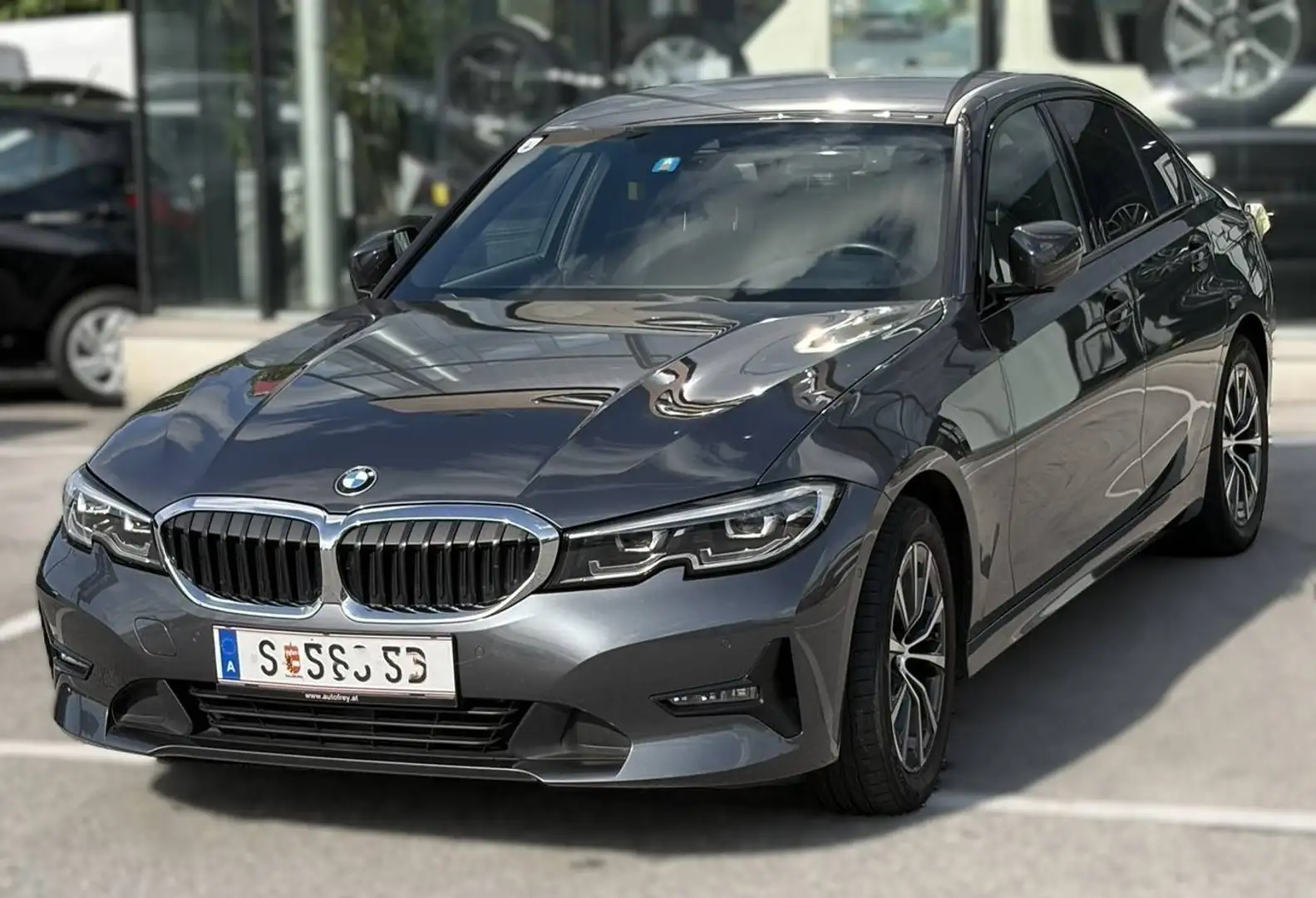 BMW 318 Verkaufe BMW 318d Automatik, Bj 6/2019 mit nur 64.400 km! Nichtraucher, Garagenauto, Servicegepflegt, kein Reparaturstau Grau - 1