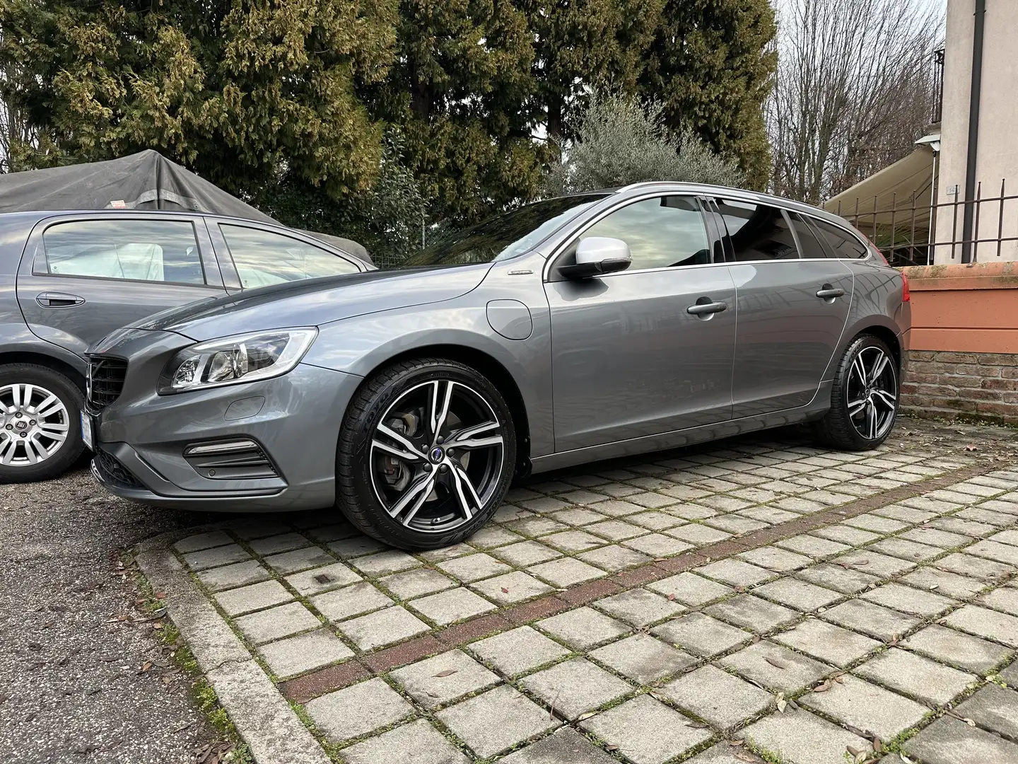 Volvo V60 2.4 d6 phev R-design awd geatronic - 1
