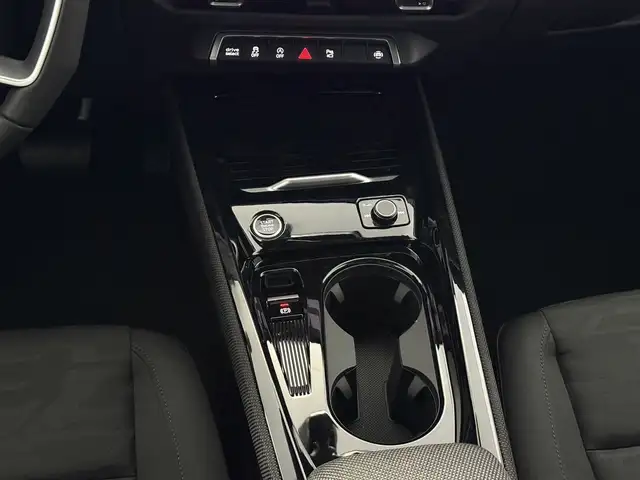 Audi Q3 view 12