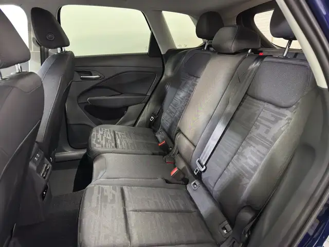 Audi Q3 view 15