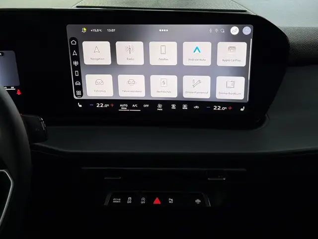 Audi Q3 view 11