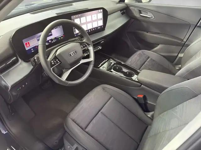 Audi Q3 view 6
