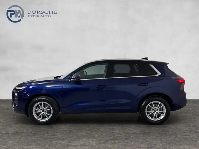 Audi Q3 view 3