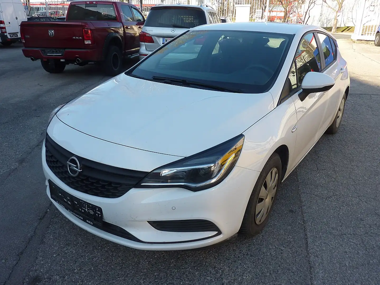 Opel Astra 1,0 Turbo ecoflex Direct Injection Cool&Sound S... Weiß - 1