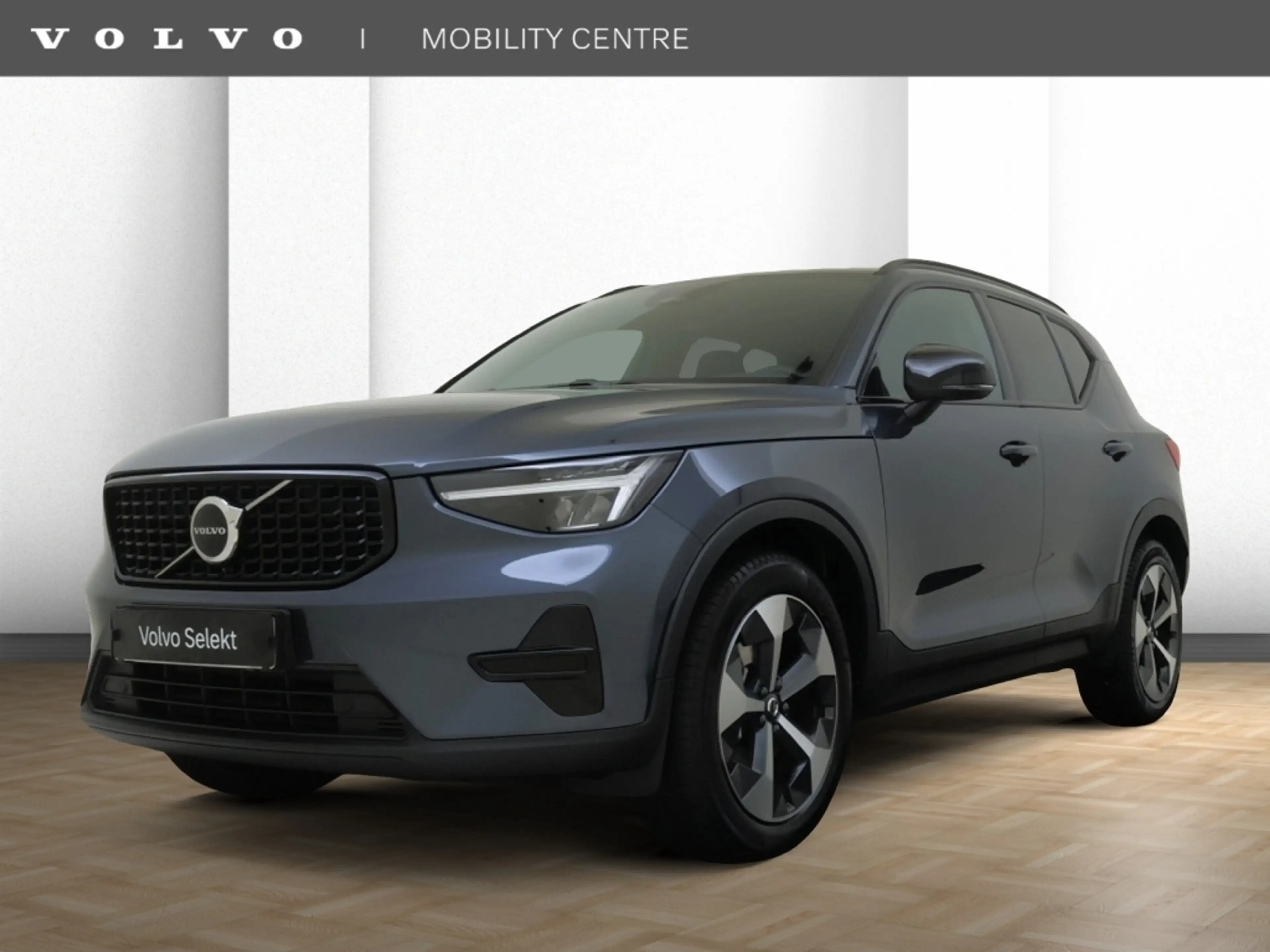 Volvo XC40 B4 Plus Dark | Trekhaak | Stoel en Stuurverwarming