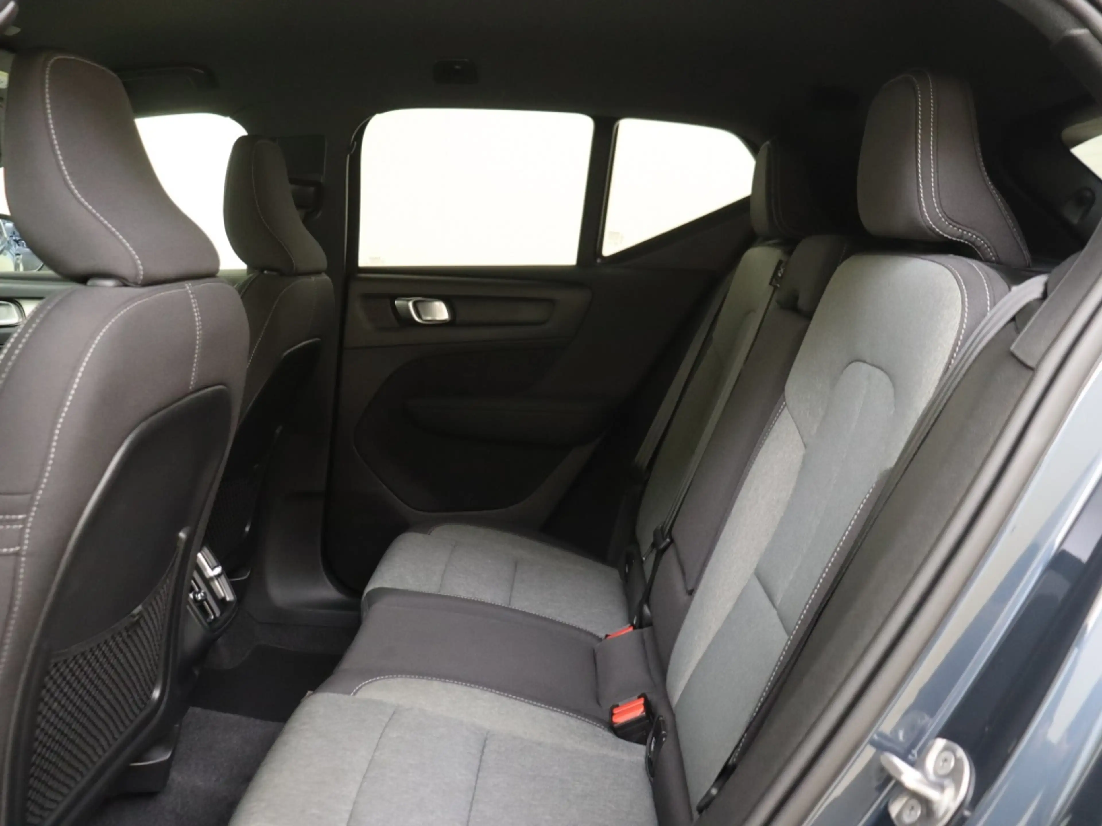 Volvo XC40 B4 Plus Dark | Trekhaak | Stoel en Stuurverwarming — photo 9