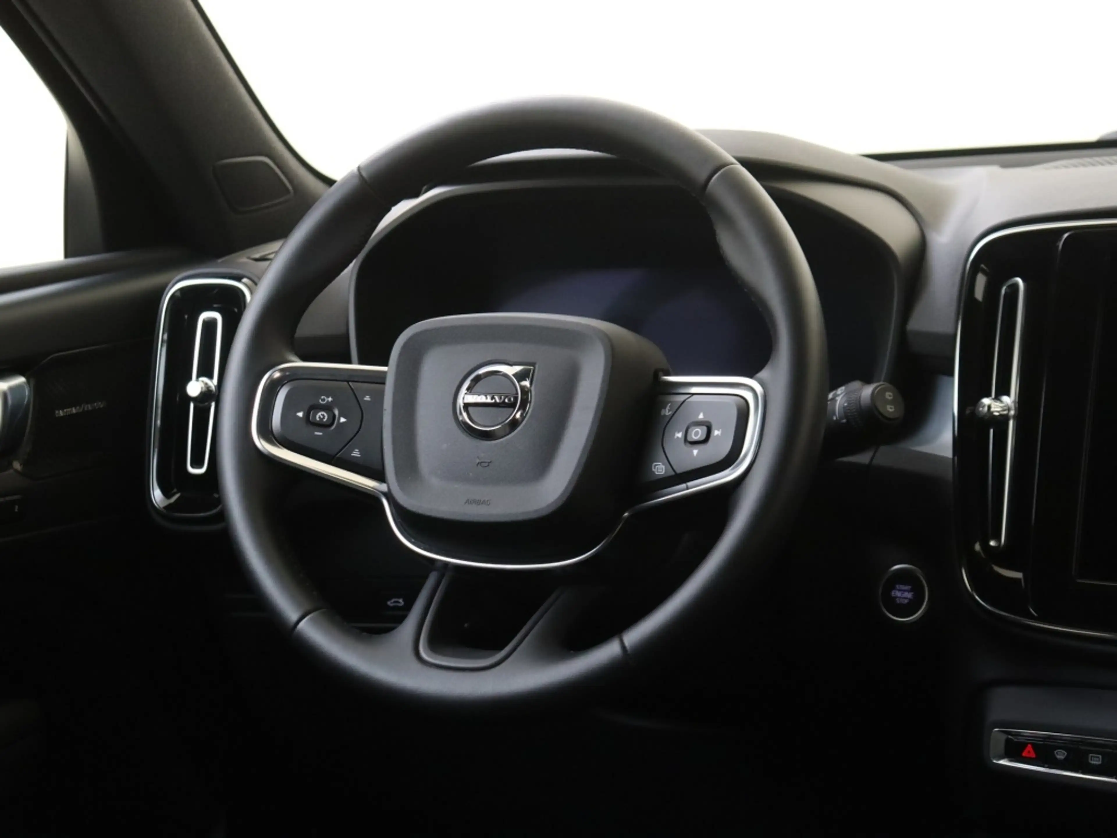 Volvo XC40 B4 Plus Dark | Trekhaak | Stoel en Stuurverwarming — photo 11
