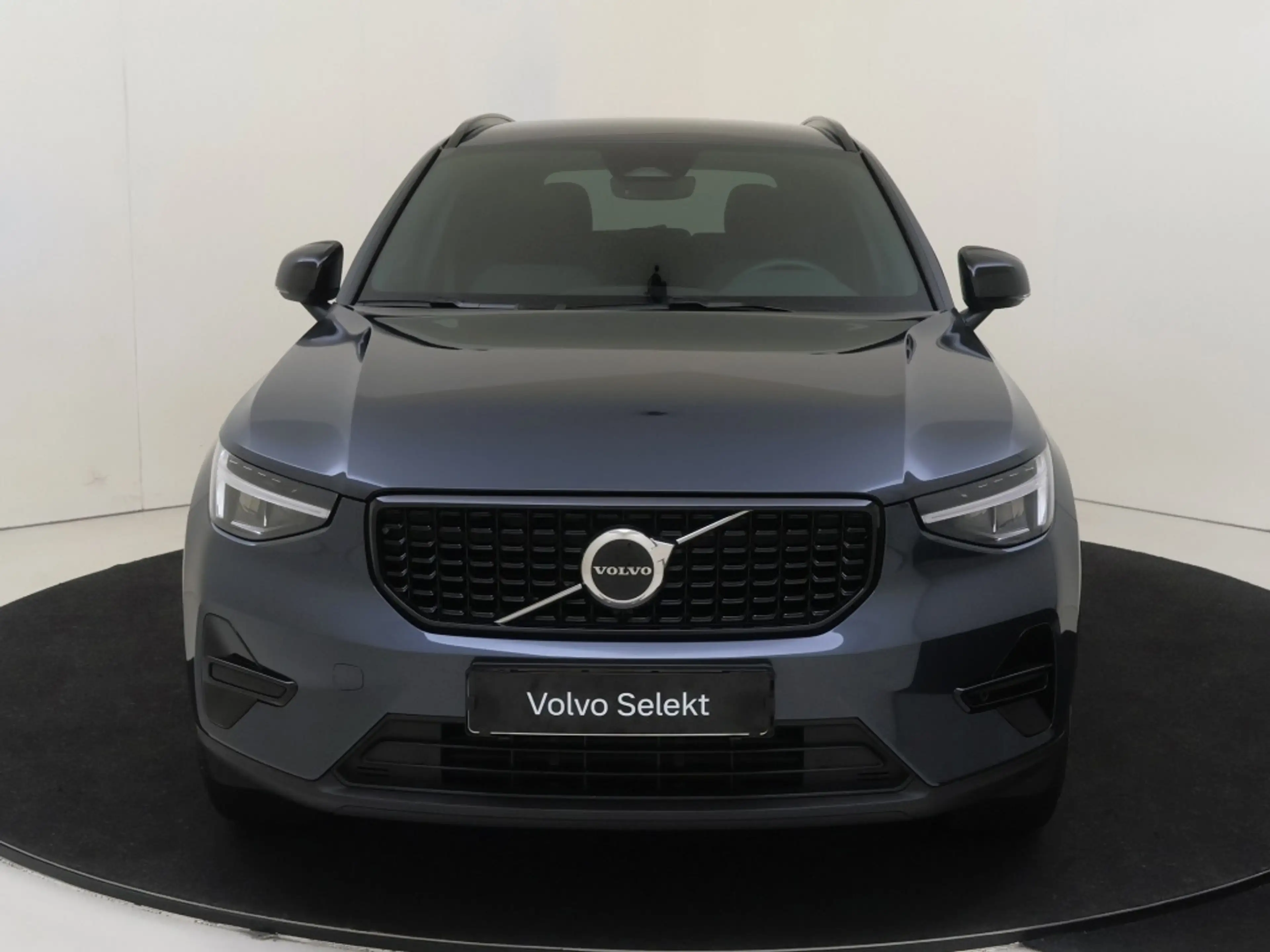 Volvo XC40 B4 Plus Dark | Trekhaak | Stoel en Stuurverwarming — photo 3