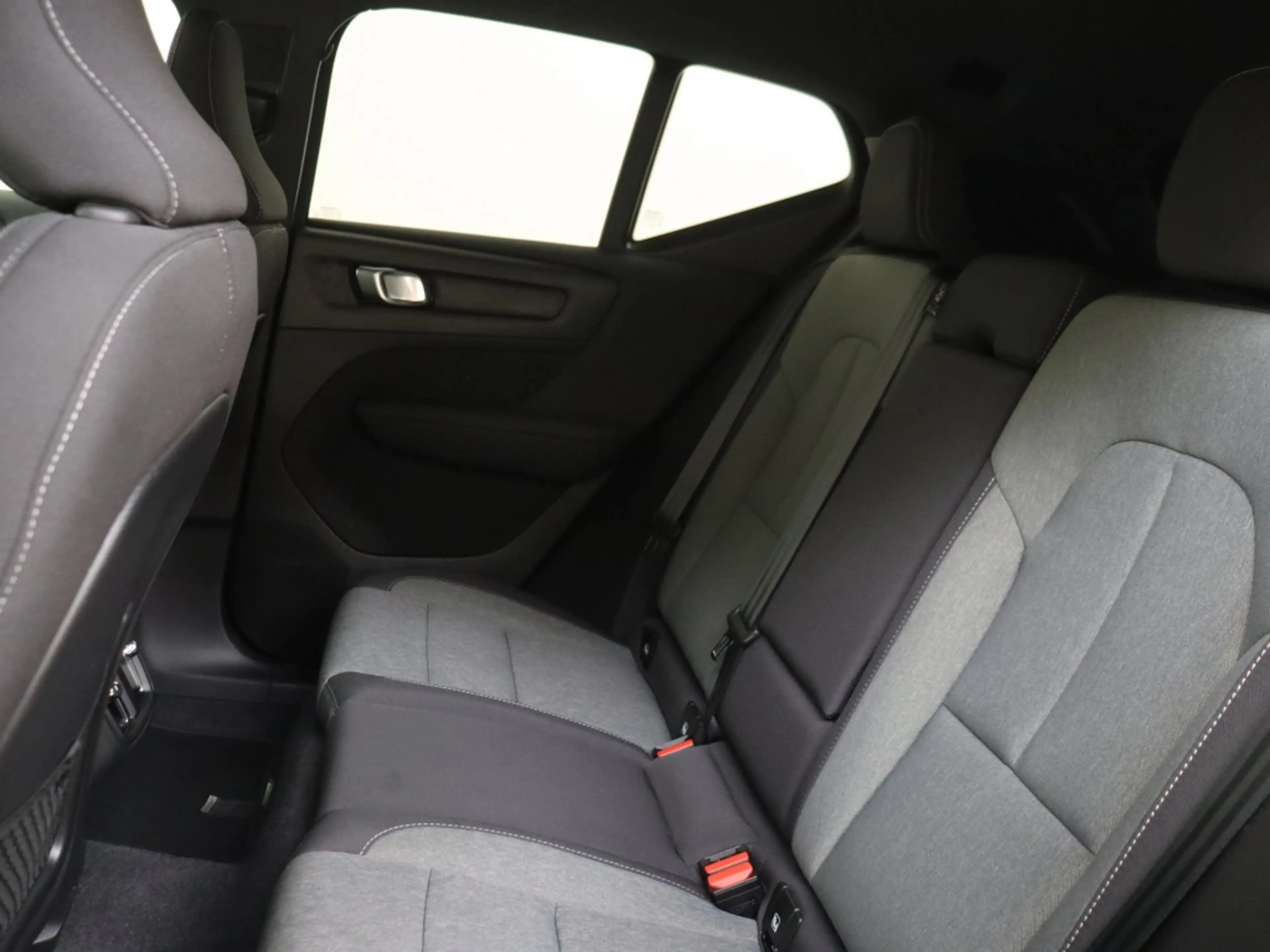 Volvo XC40 B4 Plus Dark | Trekhaak | Stoel en Stuurverwarming — photo 8