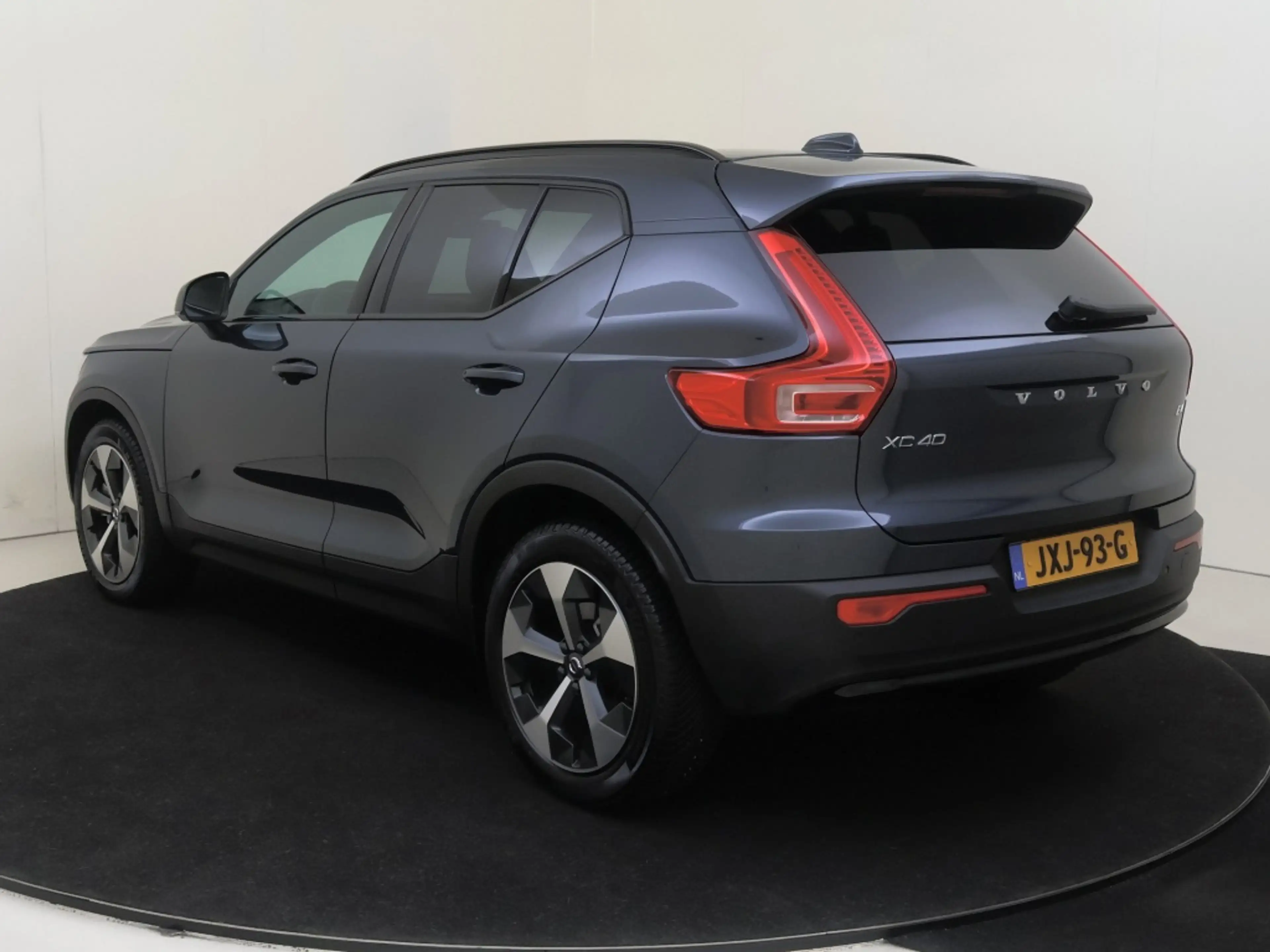 Volvo XC40 B4 Plus Dark | Trekhaak | Stoel en Stuurverwarming — photo 4