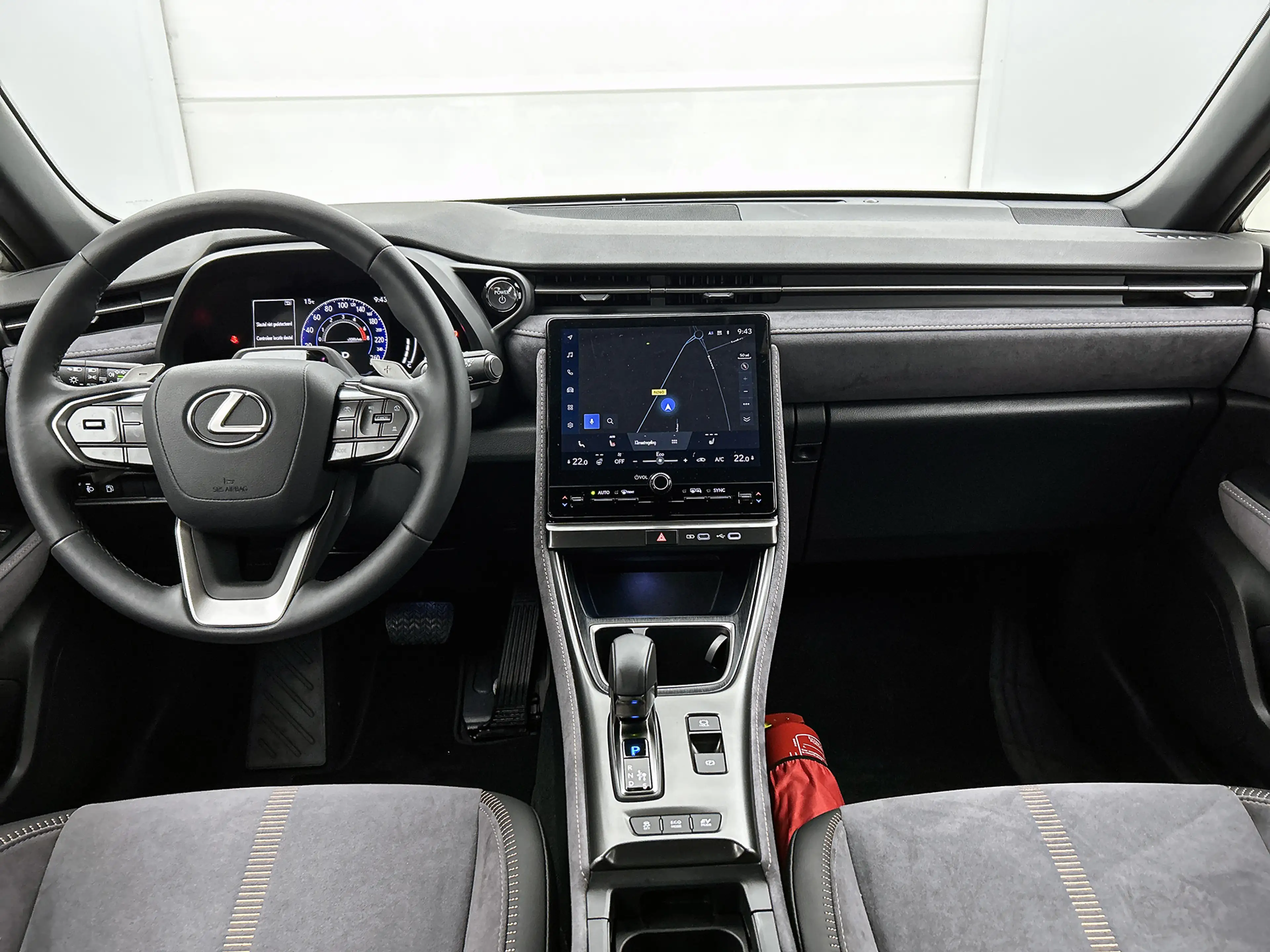 Lexus LBX Cool 2WD | Elektrische stoel met geheugen | Bi-Ton — photo 4
