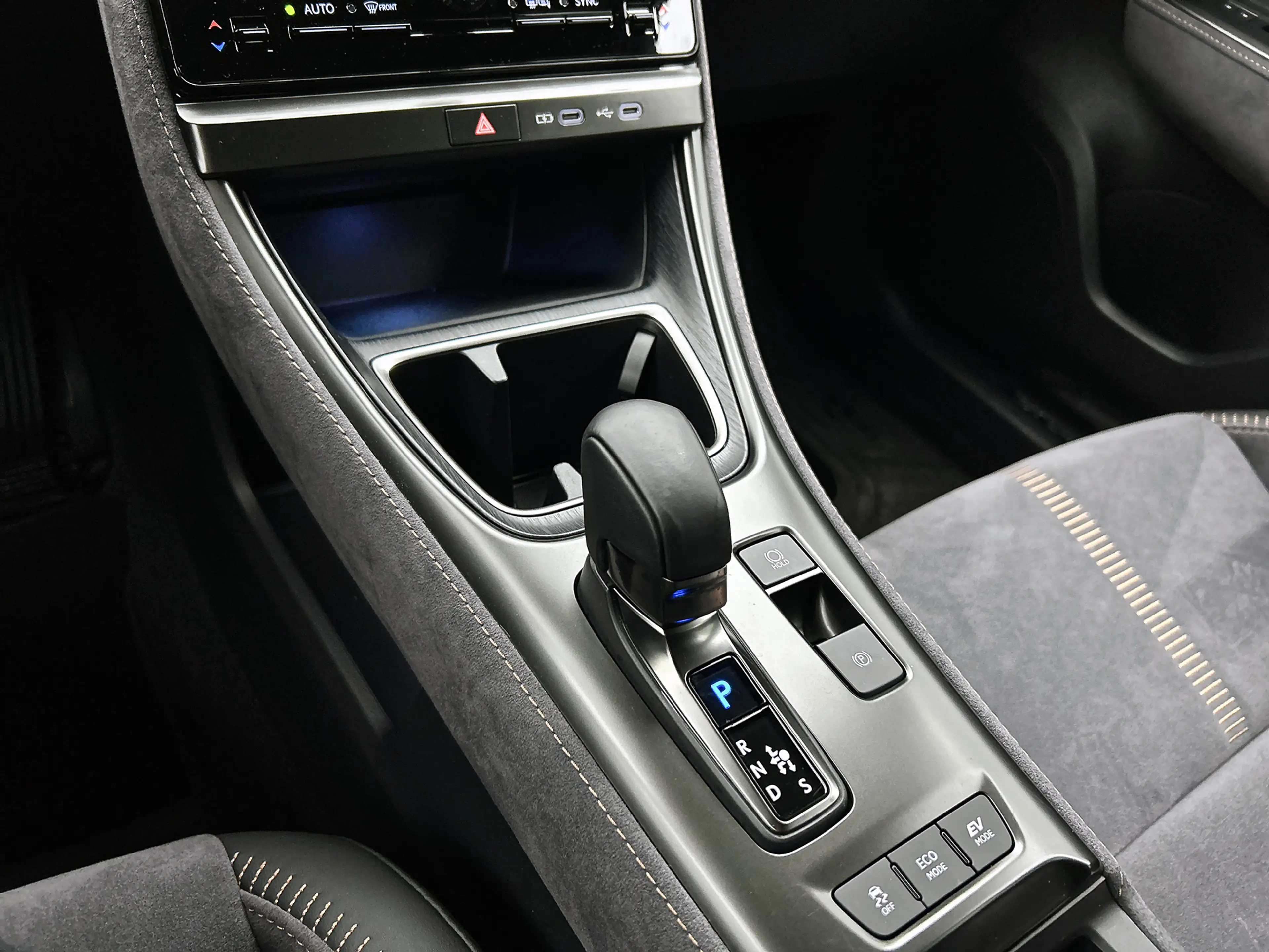 Lexus LBX Cool 2WD | Elektrische stoel met geheugen | Bi-Ton — photo 11