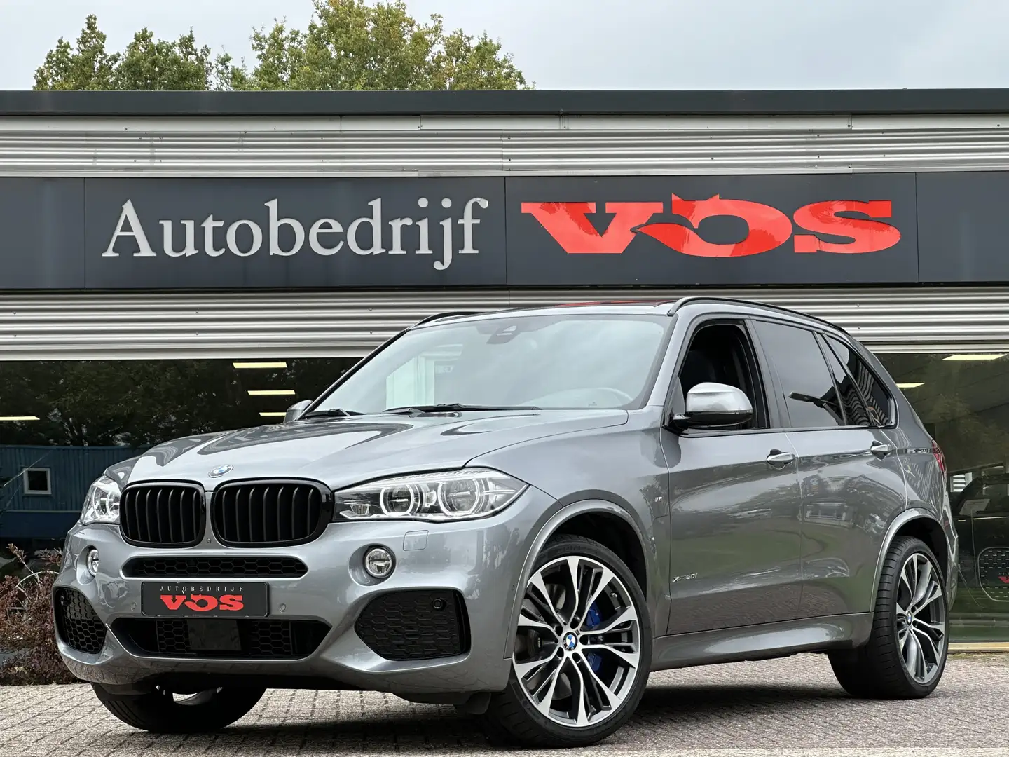 BMW X5 xDrive50i High Executive | M-Sport | 449 pk | B&O Grijs - 1