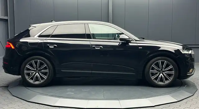Audi Q8 view 6