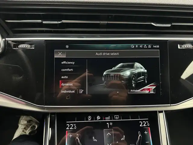 Audi Q8 view 24