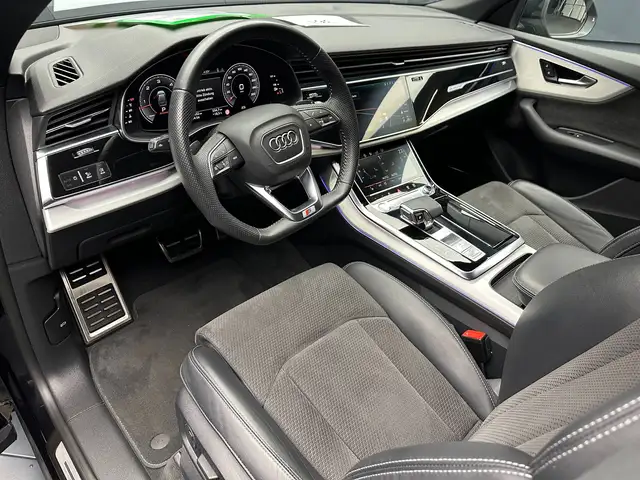 Audi Q8 view 16