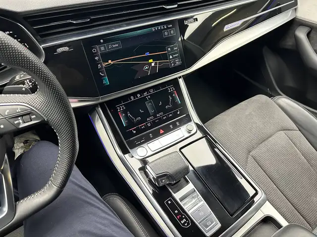 Audi Q8 view 19