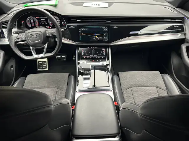 Audi Q8 view 12