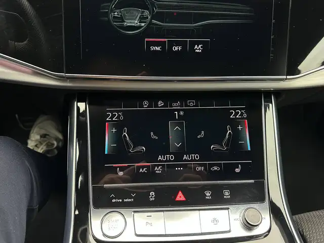 Audi Q8 view 20