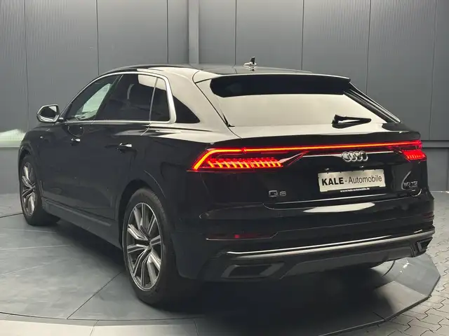 Audi Q8 view 3