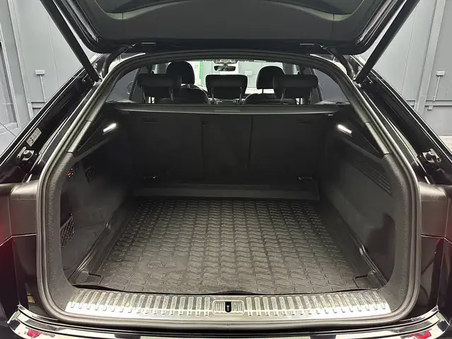 Audi Q8 view 27