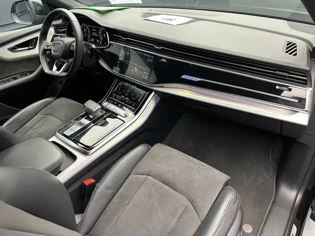 Audi Q8 view 11