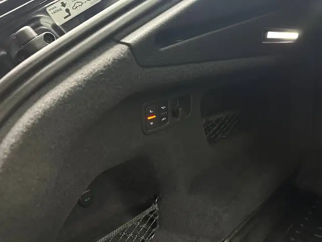 Audi Q8 view 28