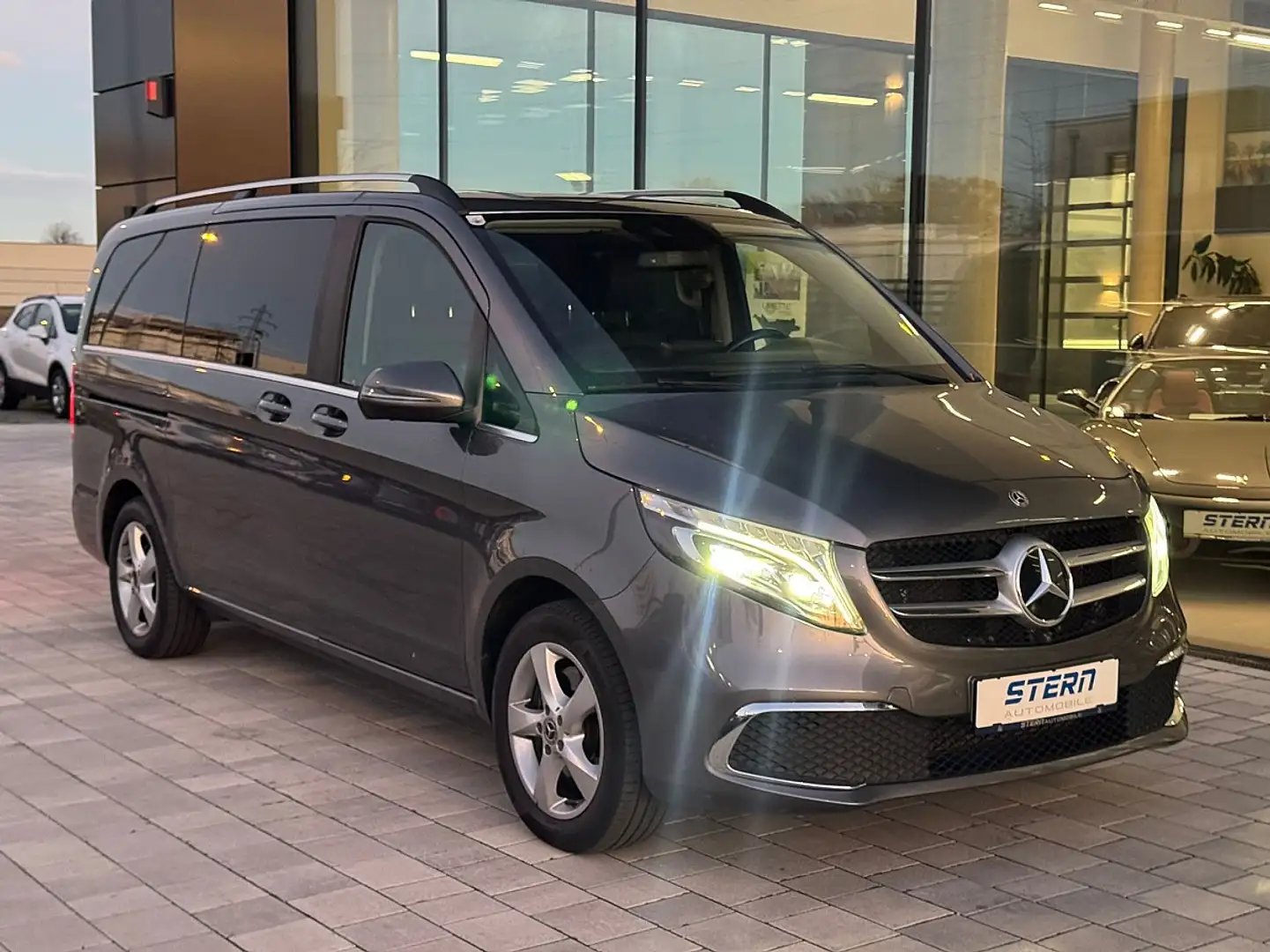 Mercedes-Benz V 300 d Kombi 4MATIC lang *MwSt Ausweisbar*AHK* 360* Grau - 1