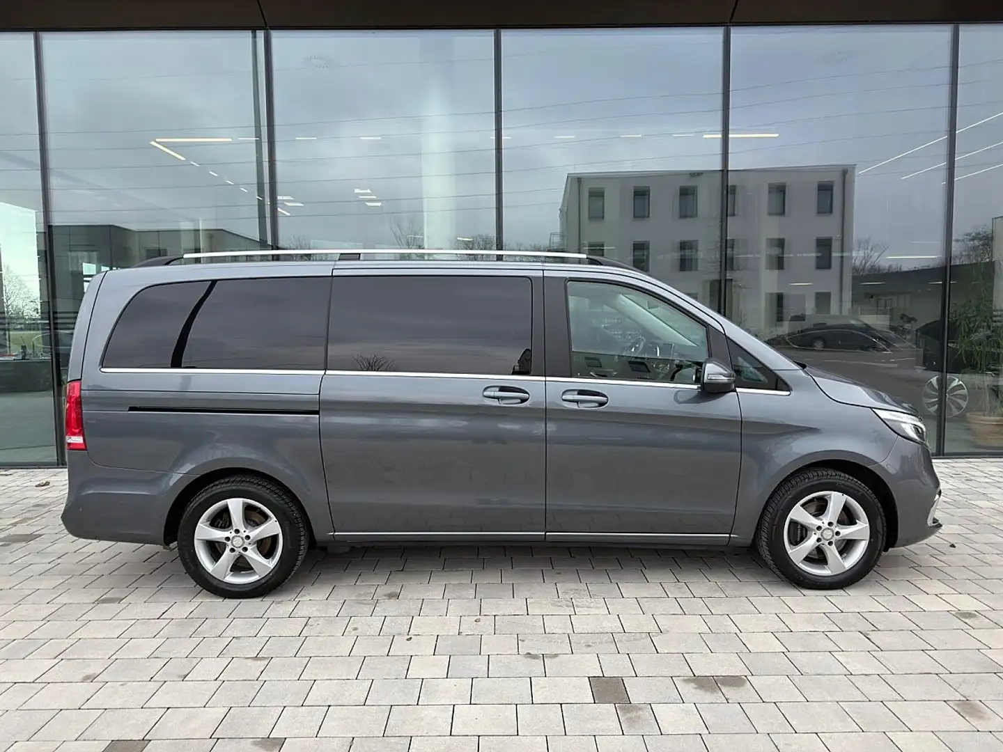 Mercedes-Benz V 300 d Kombi 4MATIC lang *MwSt Ausweisbar*AHK* 360* Grau - 2