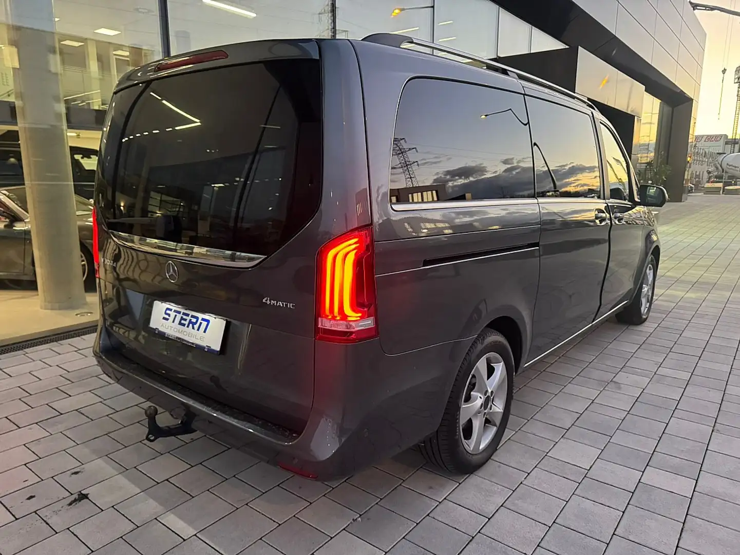 Mercedes-Benz V 300 d Kombi 4MATIC lang *MwSt Ausweisbar*AHK* 360* Grau - 2