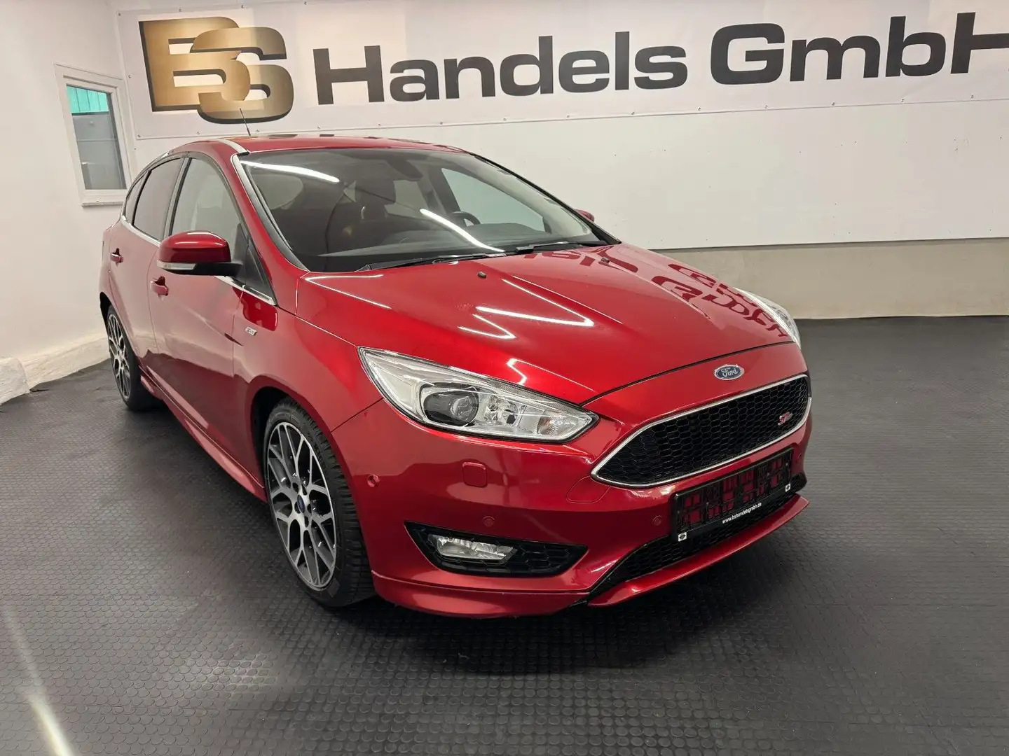 Ford Focus Lim. ST LINE*BI-XENON*KAM*NAVI*SHZ*TOTWINK Rot - 1