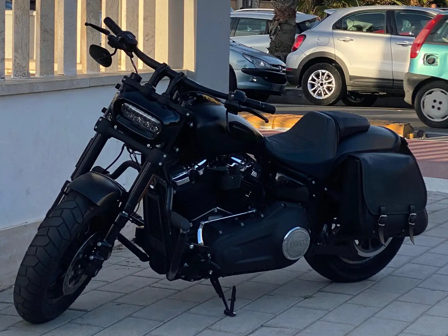 Harley-Davidson Fat Bob 114 crna - 1