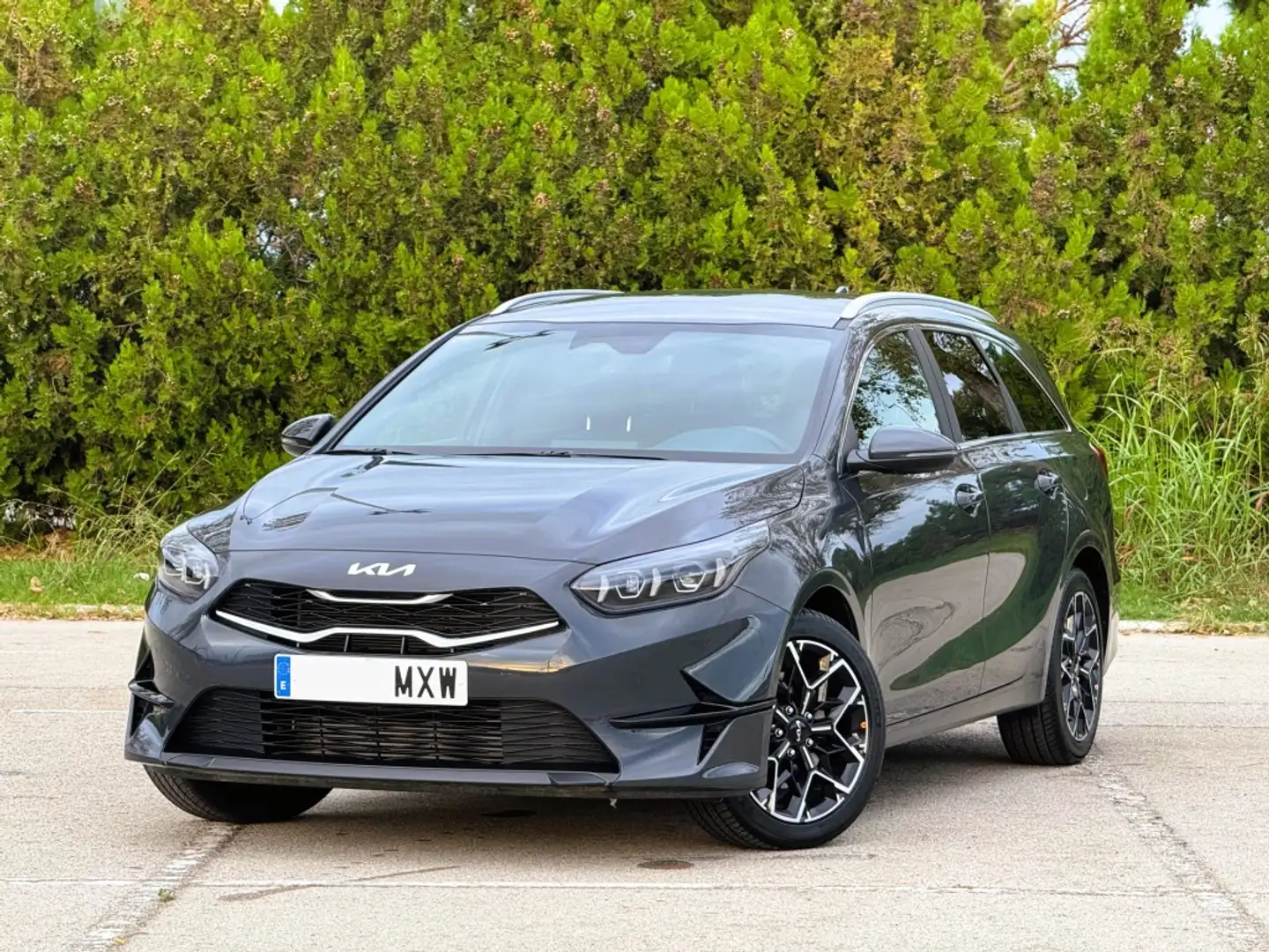 Kia Ceed / cee'd Tourer 1.0 MHEV Style Edition DCT 100 Grijs - 1