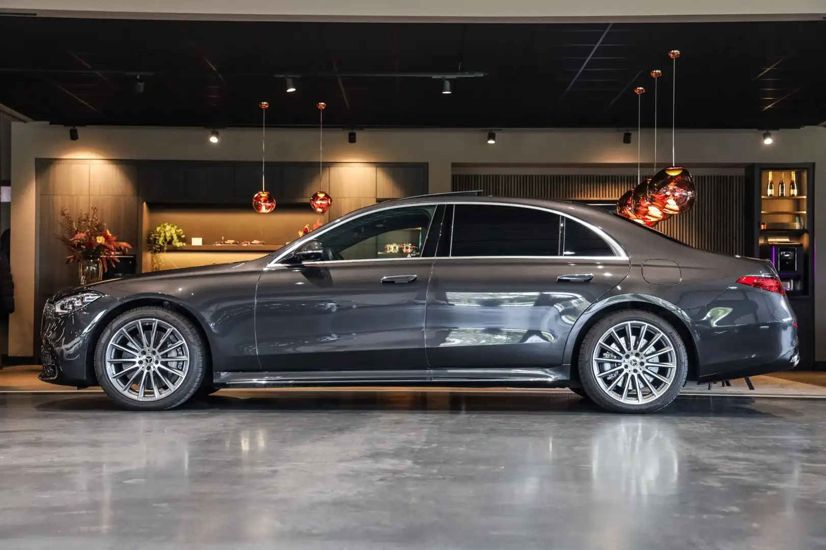 Mercedes-Benz S 450 e Lang AMG Line, 408 PK, AMG/In/Exterieur, Pano/Da Grijs - 2