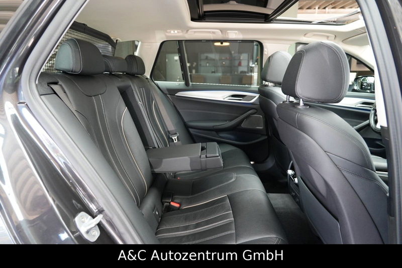 BMW 540 i Touring xDrive Sport Line — photo 14