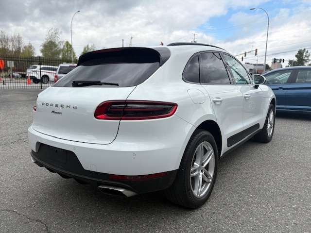 2018 Porsche Macan AWD thumb 8