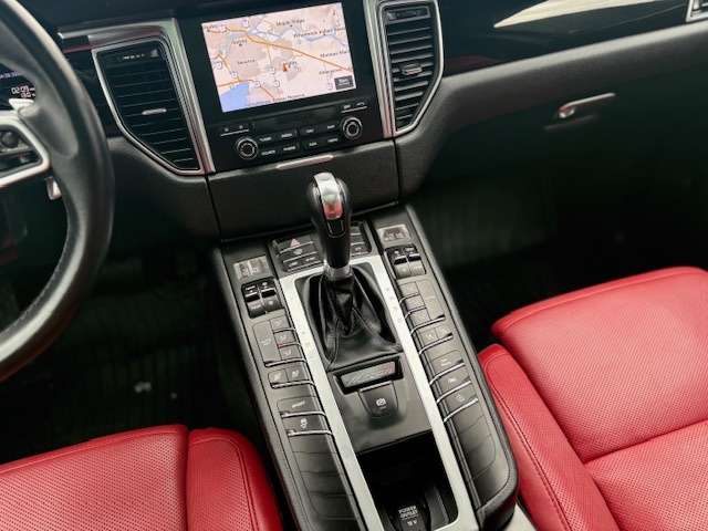 2018 Porsche Macan AWD thumb 15