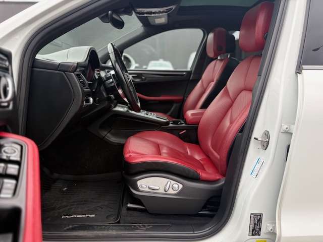 2018 Porsche Macan AWD thumb 9