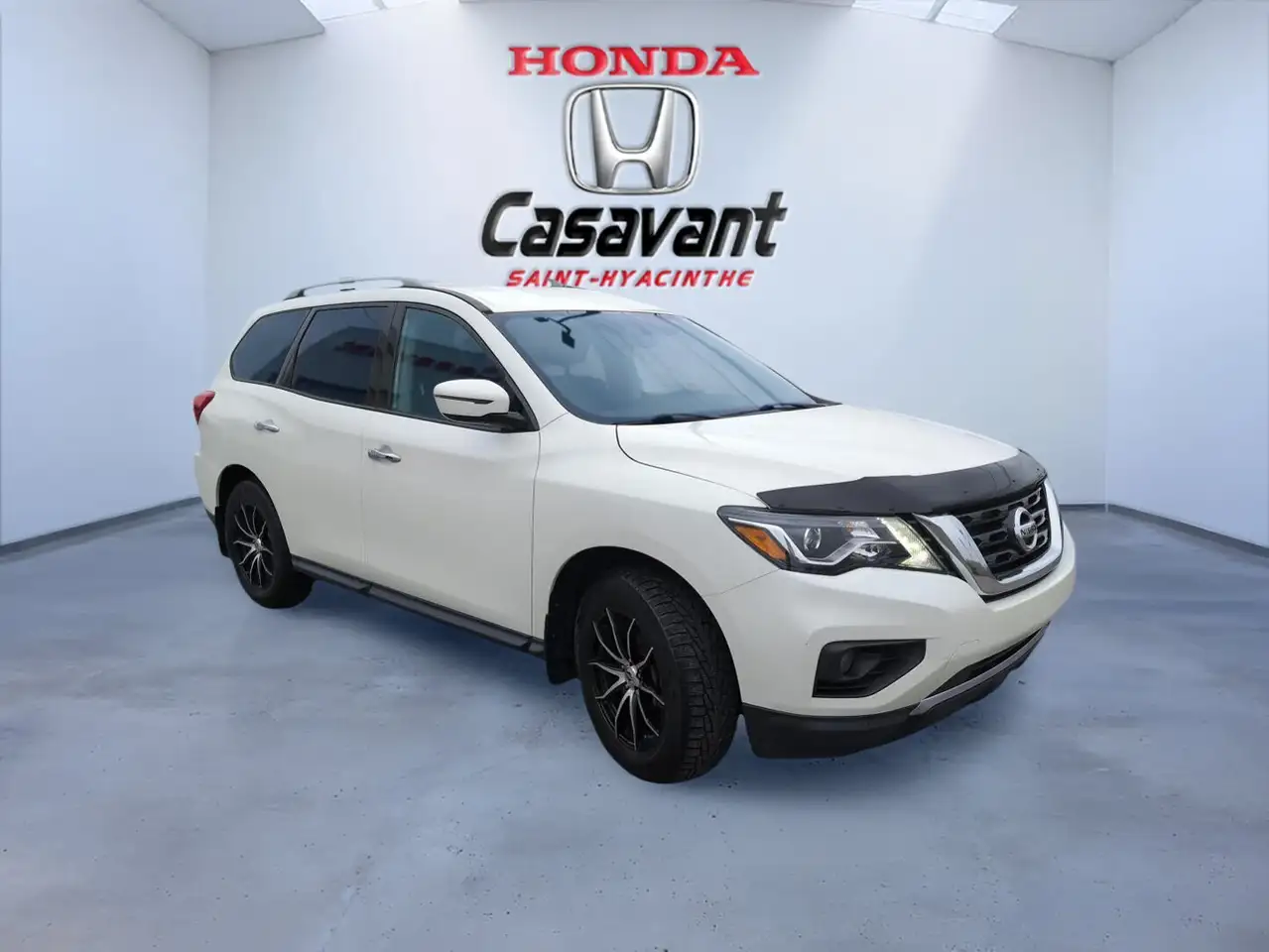 Nissan Pathfinder снимка Nissan Pathfinder